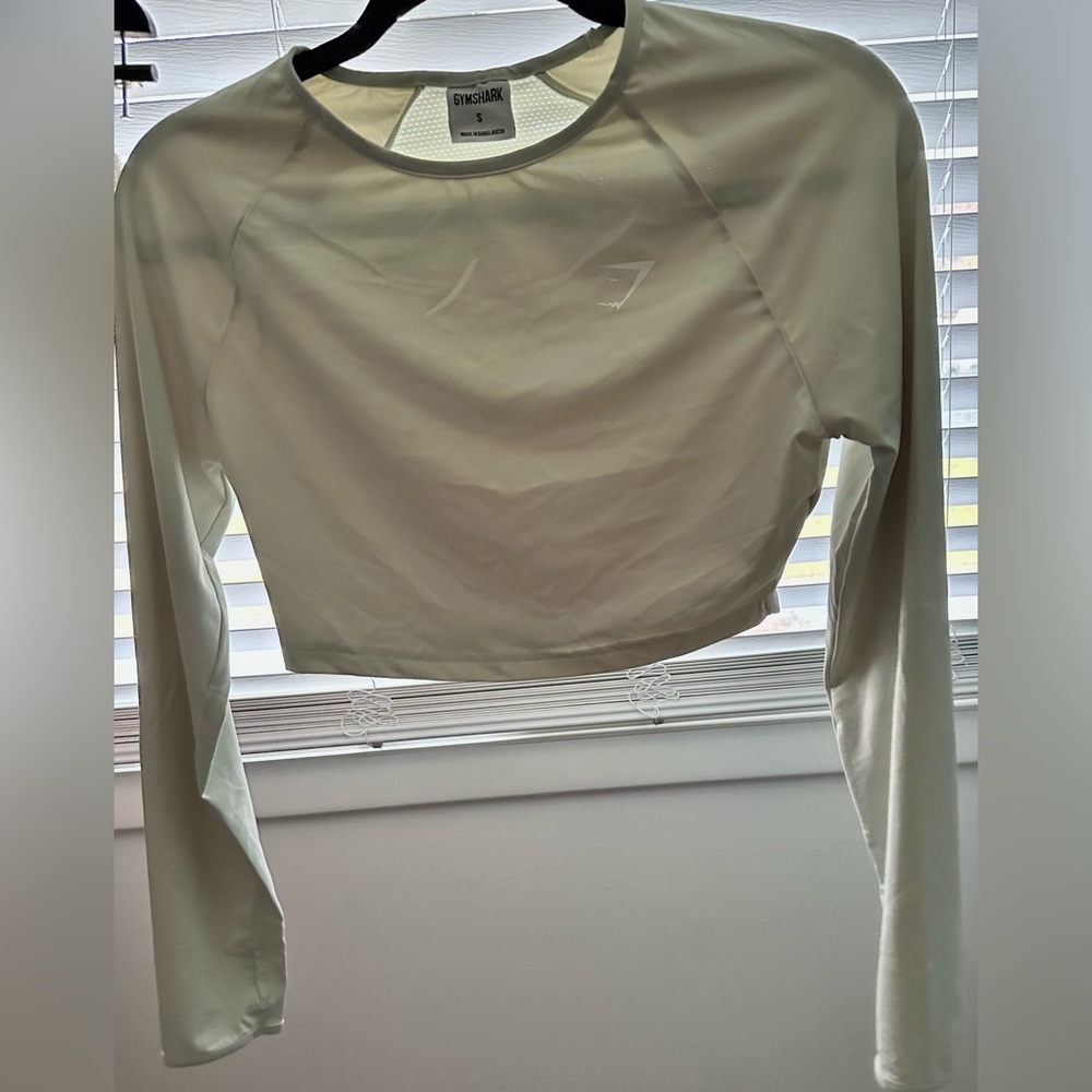 Gym shark long-sleeve crop-top